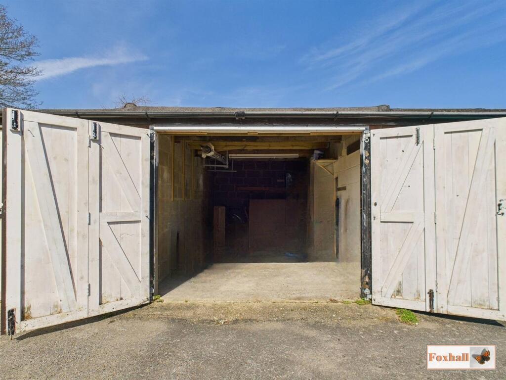 Garage &amp; Parking Space