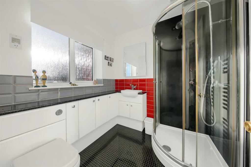 13 Shower Room.jpg