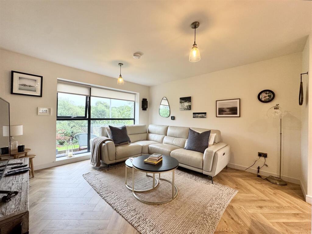Lounge/Kitchen