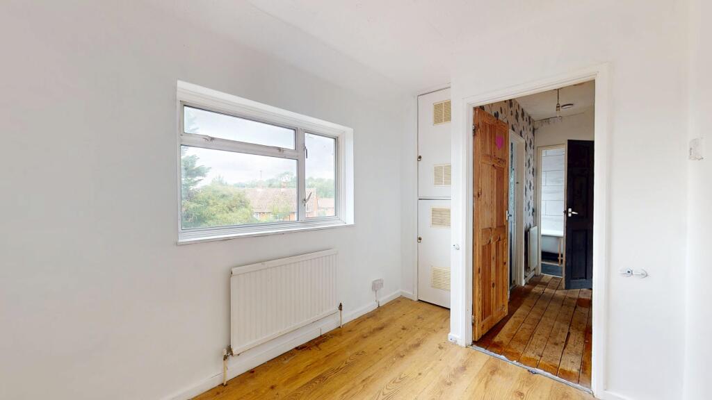 25 Pirbright Crescent, New Addington, Croydon, CR0 0RT