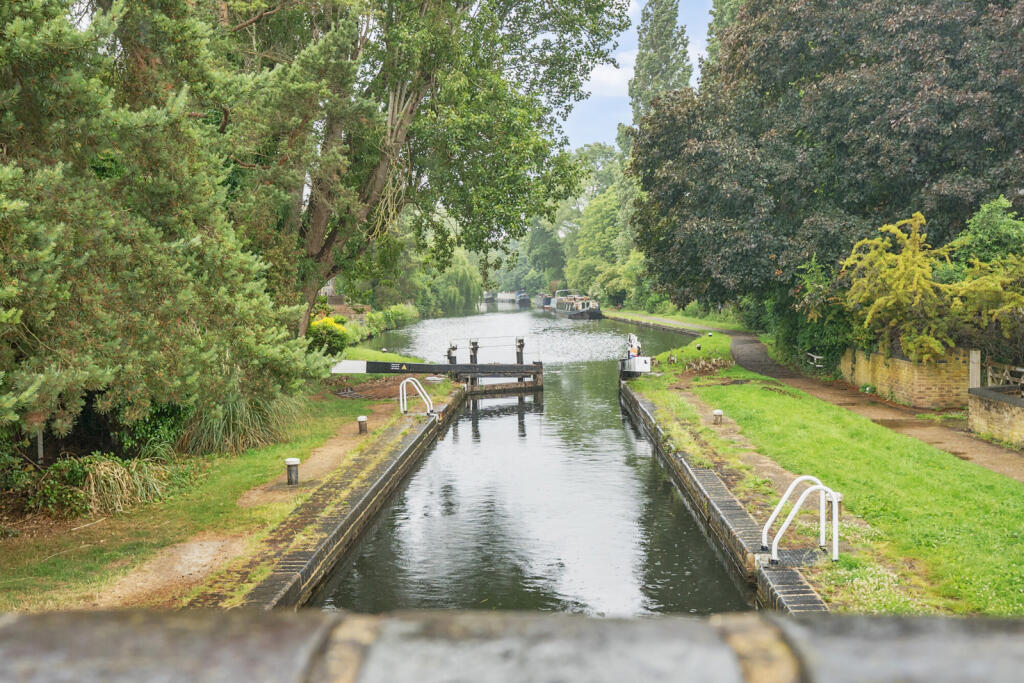 1302907-17-6841a6...