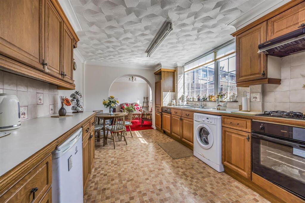 8 Moorgreen Road, Havant-PorticoMarketing-SoldBy-2