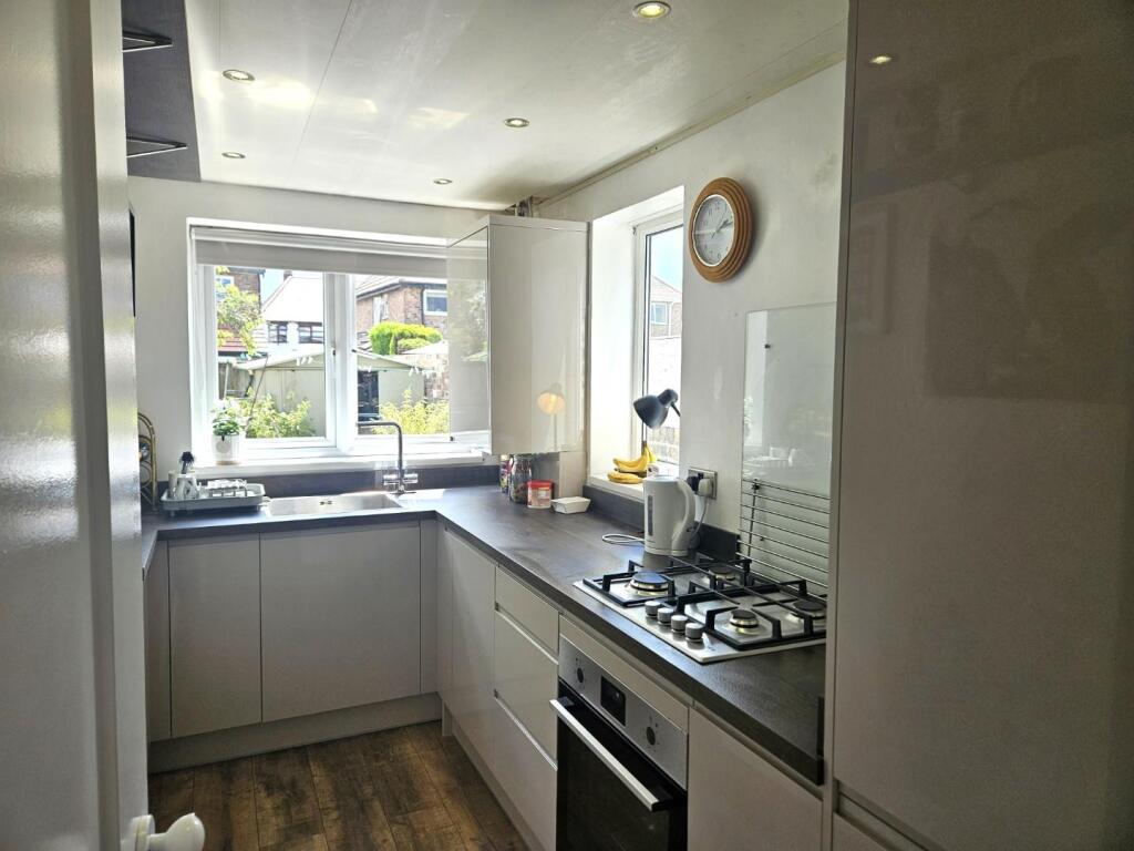 52 coro - kitchen pic1.jpg