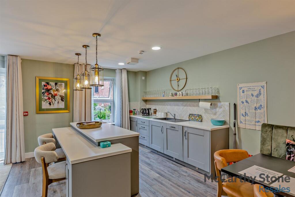 8660042-interior18-800.jpg