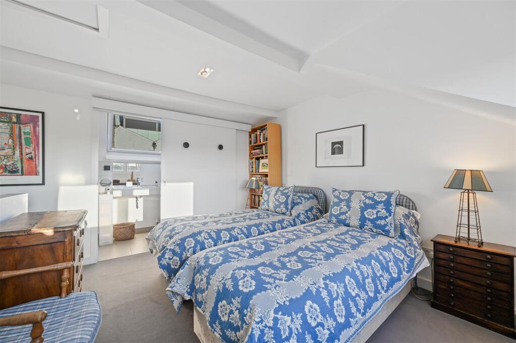 Ceylon Road - BedroomD3 (1).JPG