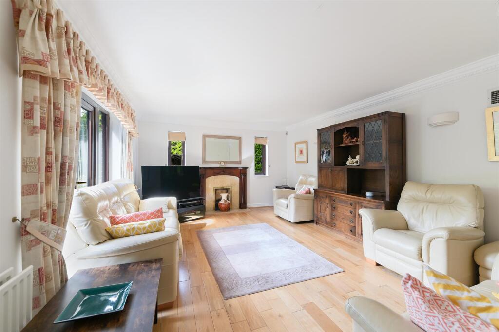 HAWTHORNE CLOSE,1 - (7).jpg