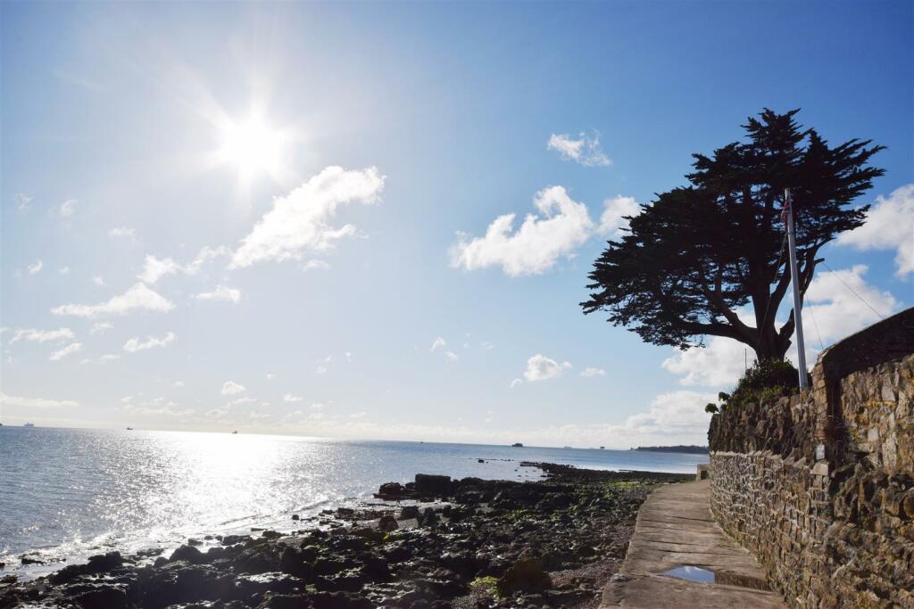 Nearby Quay Rocks