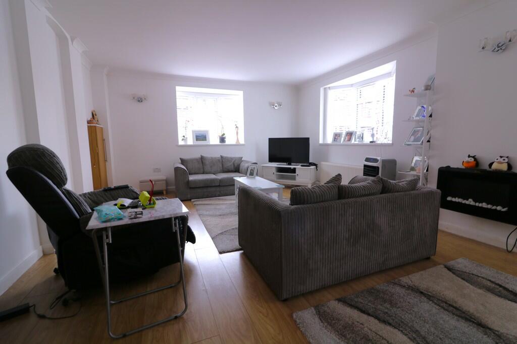 135 Pall Mall, Li...