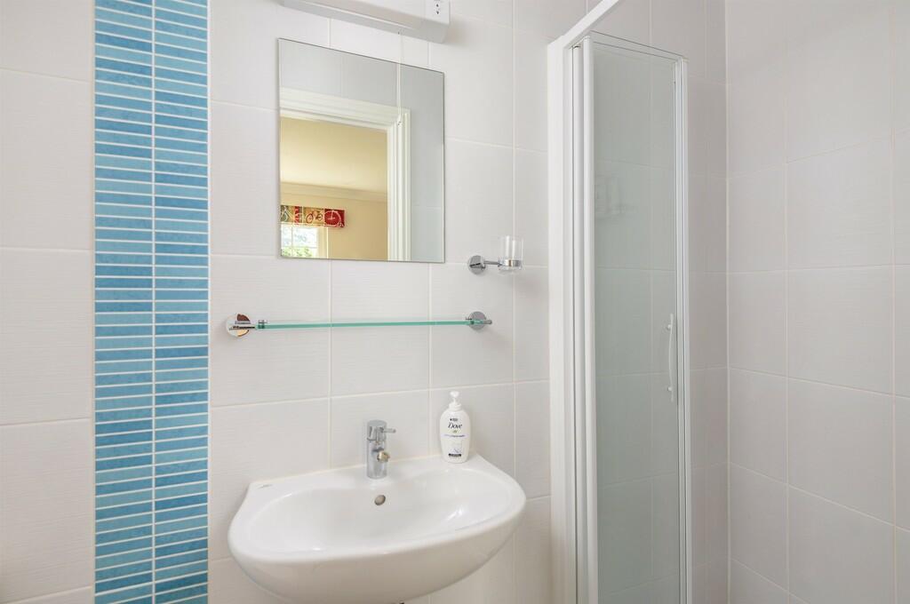 En-suite Shower R...