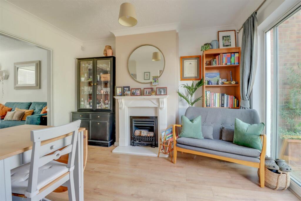 6 SANDOWN ROAD 25-7.jpg