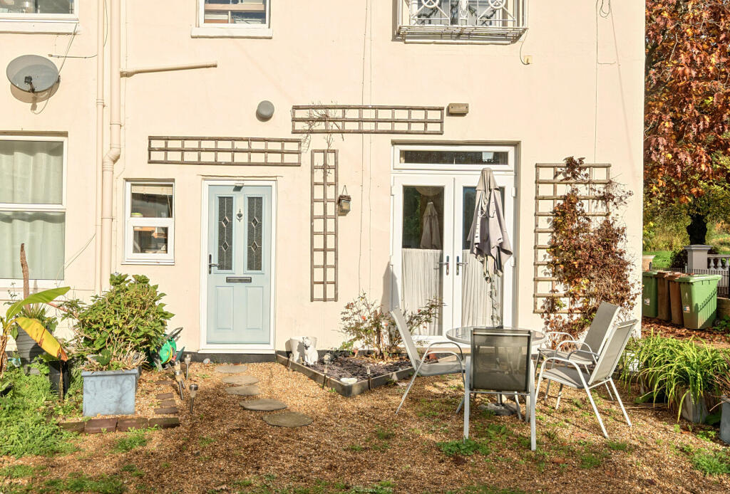 1371403-7-68f7528...