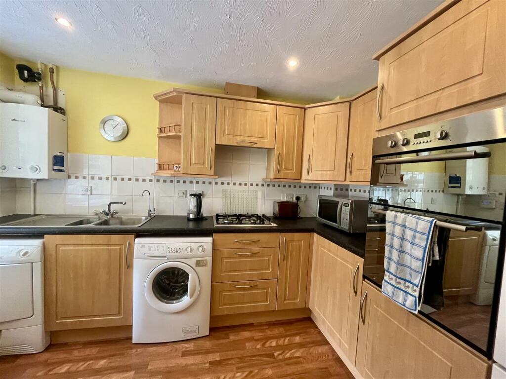 kitchen 2.jpg