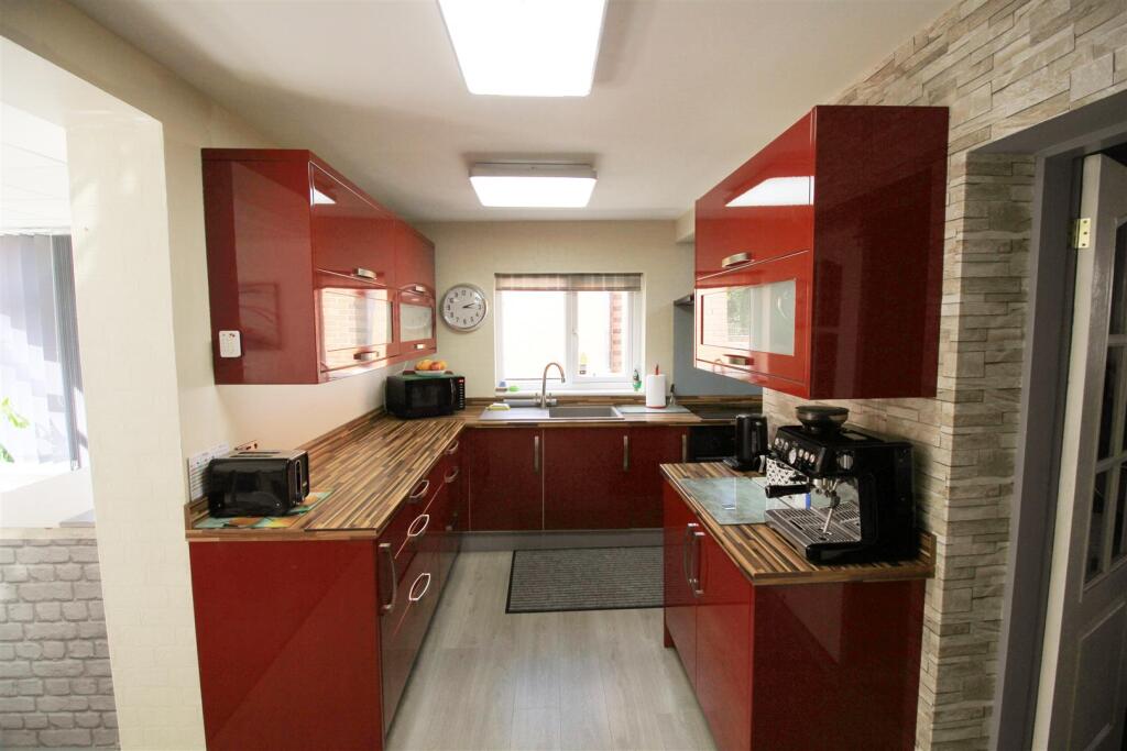 Kitchen...jpg