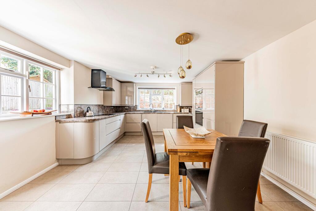 Kitchen/Dining Room (2)