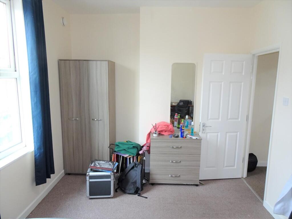 First floor front bedroom 1.JPG