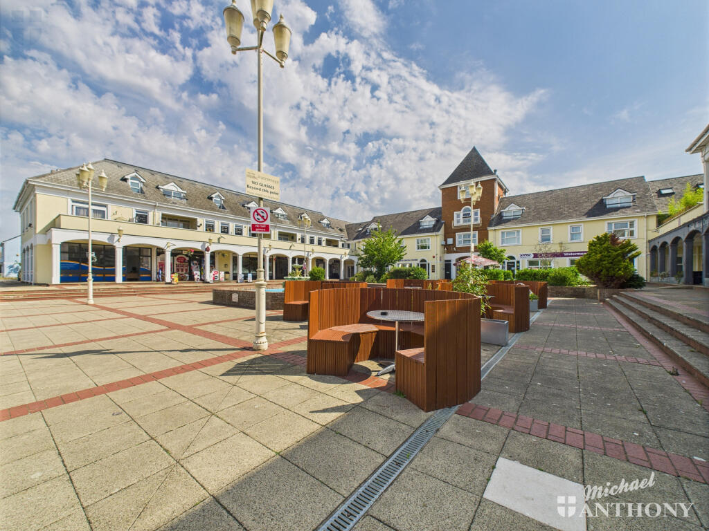 CAM03218G0-PR0739-STILL034