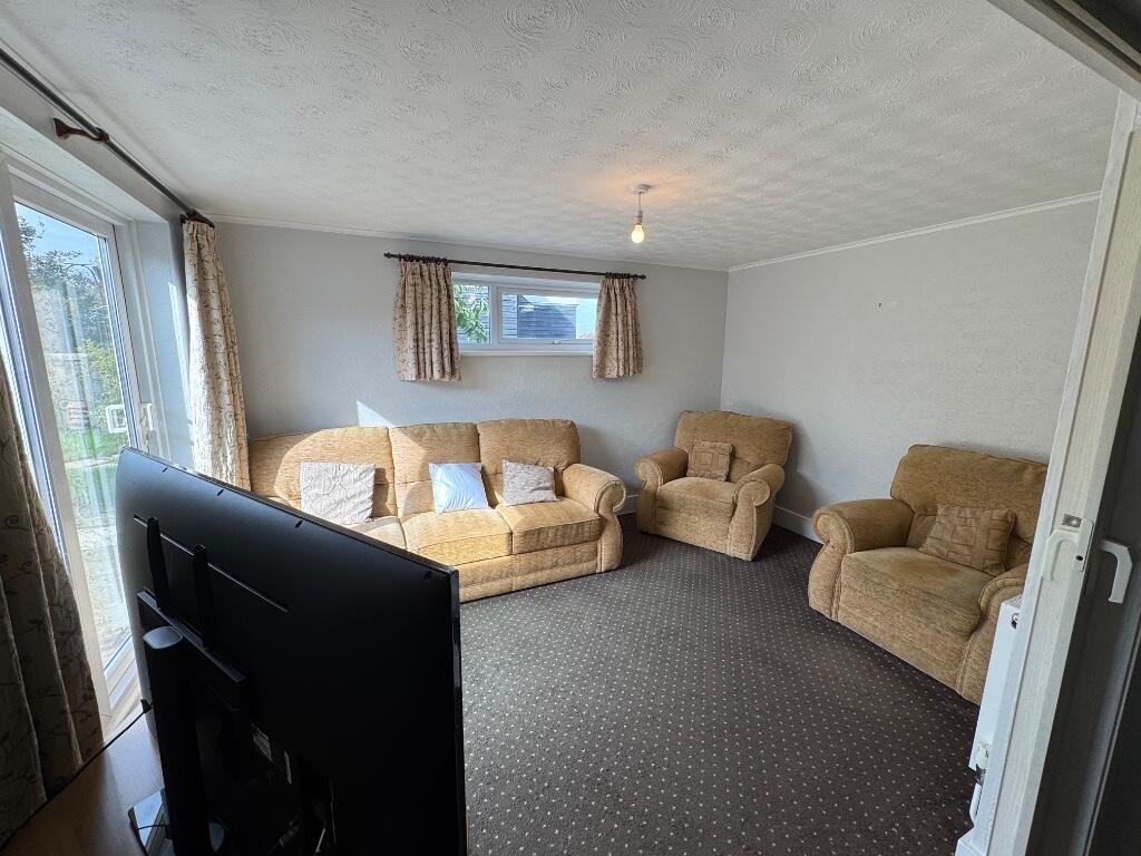 LOUNGE ROOM