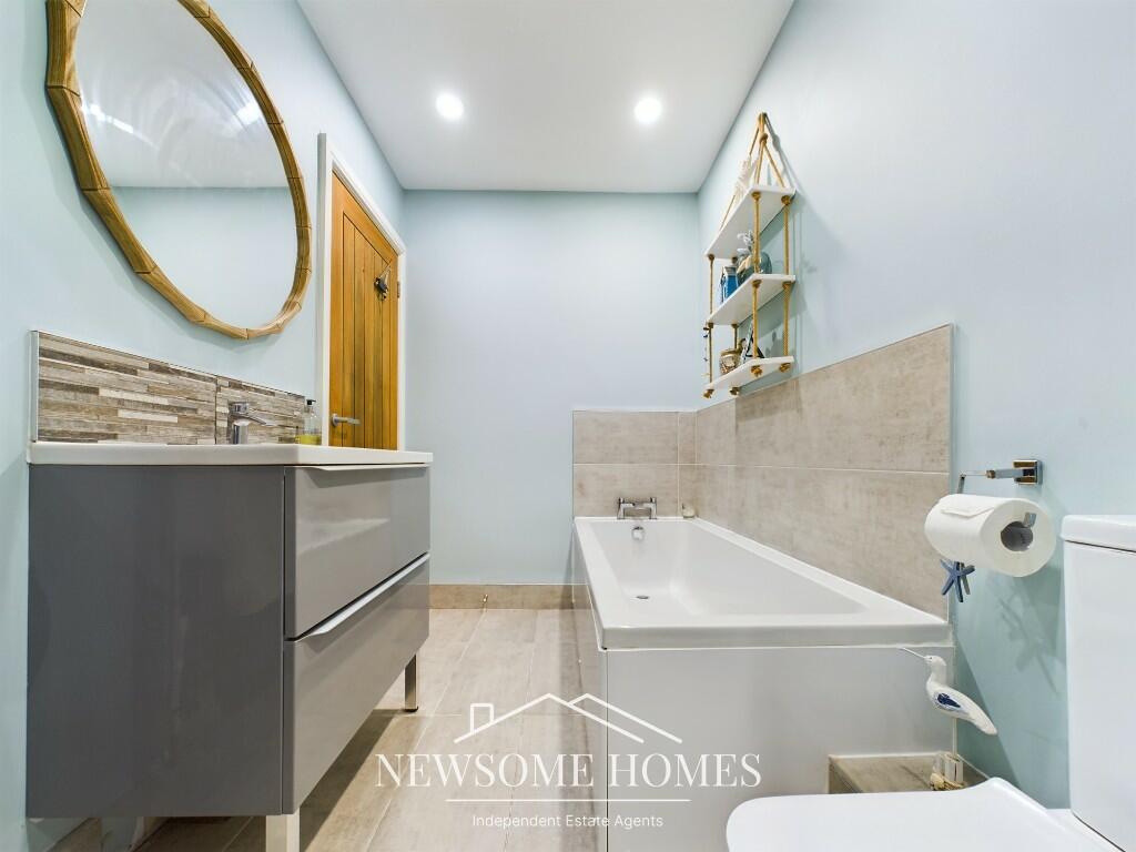 Bath/ Shower Room