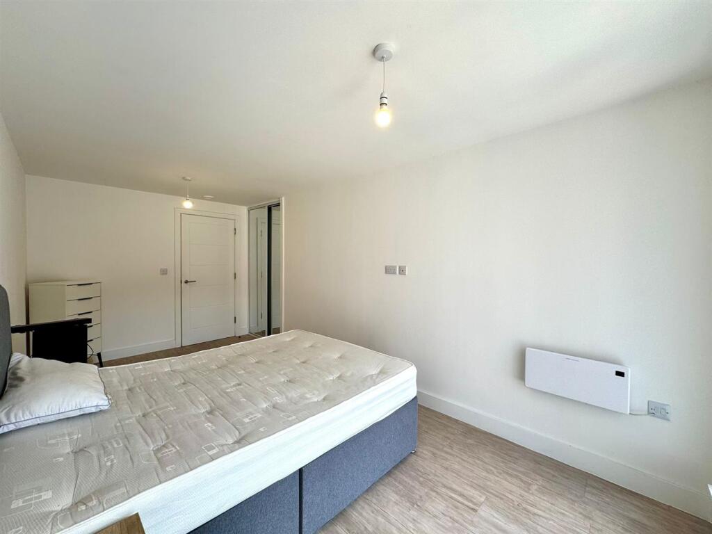Main bedroom pic 2.jpeg