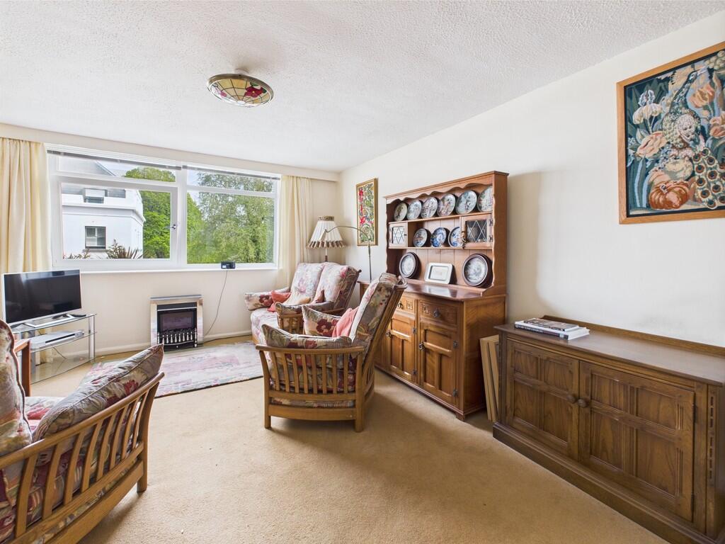 CAM03974G0-PR0135...