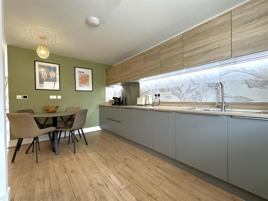 Stylish Dining Kitchen 706