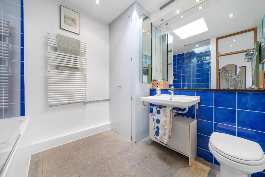 Bathroom.jpg