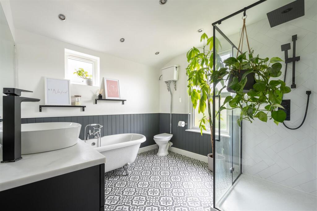 Chelmsford Road, E18