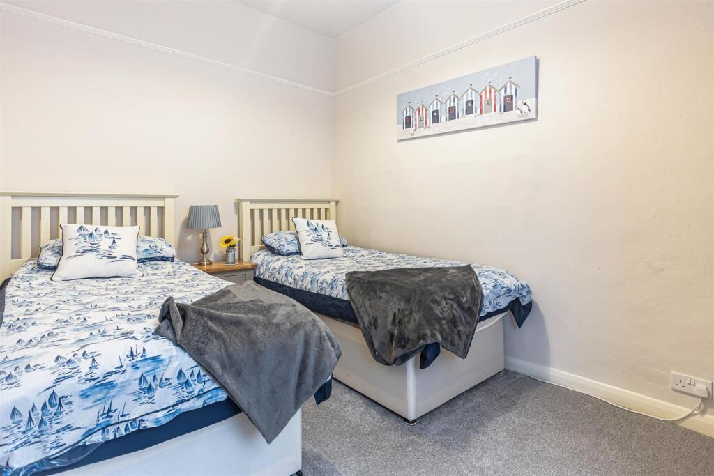 A10 - 18 Fairfax Place Dartmouth, Flat 1 - 250207.