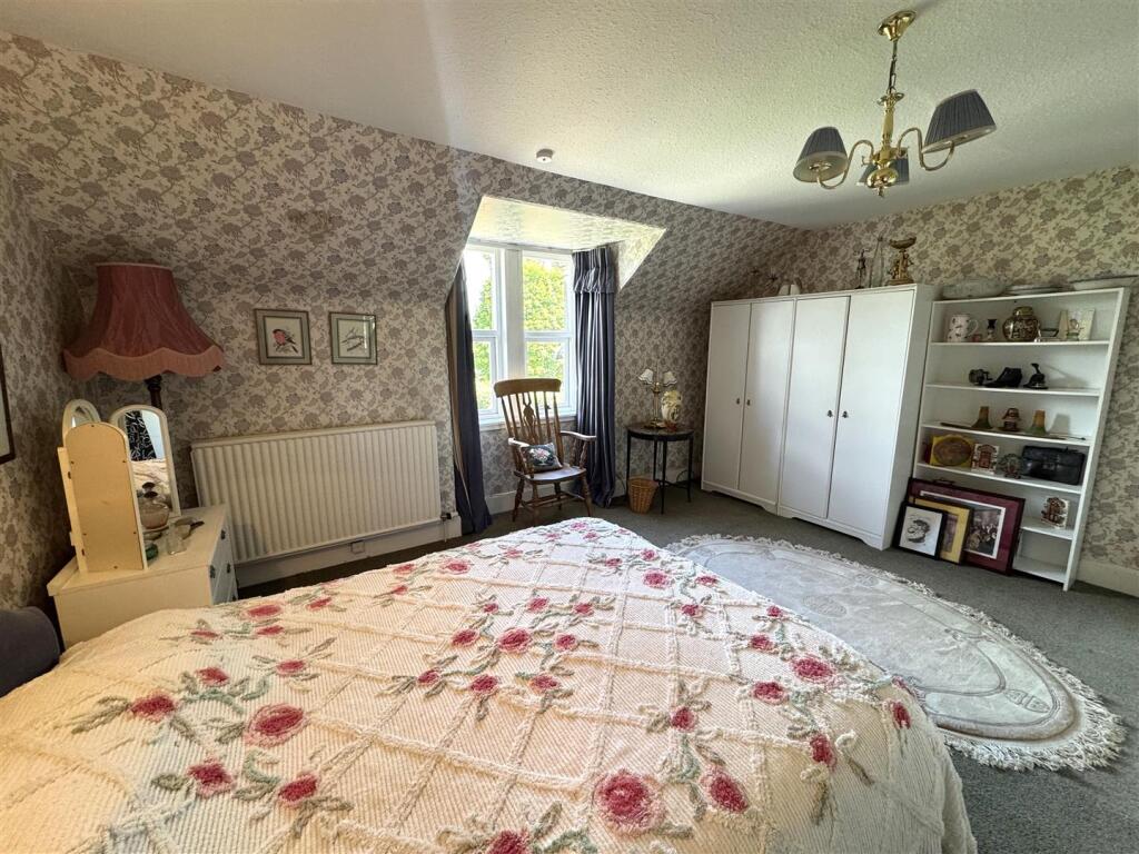 BEDROOM 1.JPG