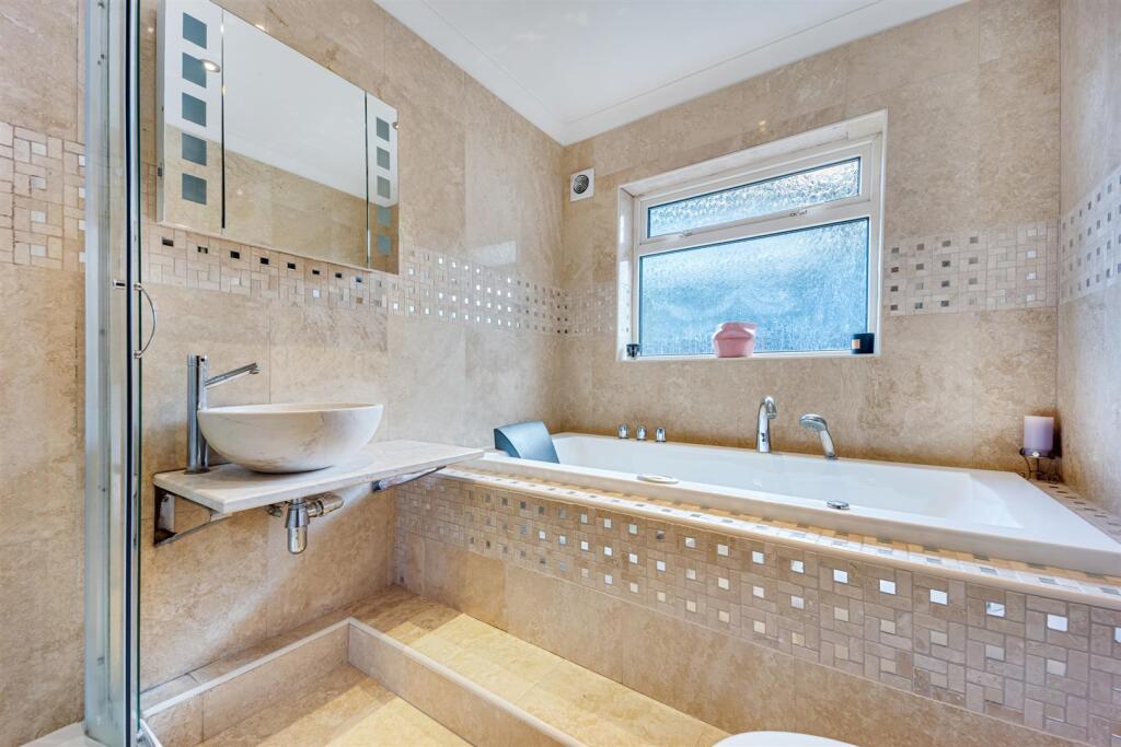 37 Ormskirk Road bathroom.jpg