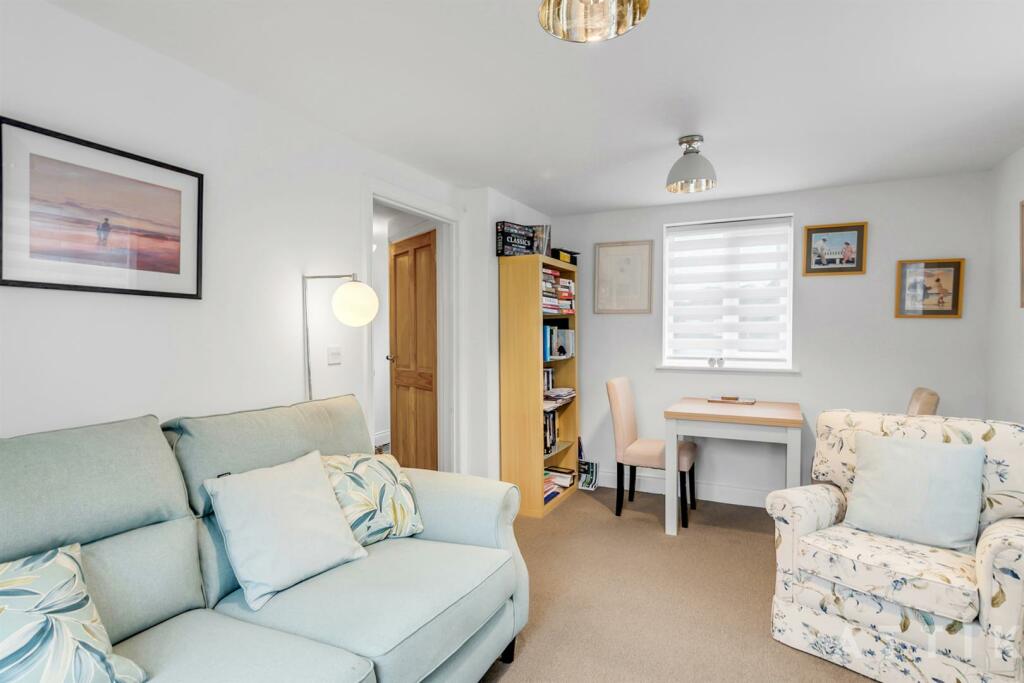 102 Dukes Drive Halesworth IP19 8DR (2).jpg