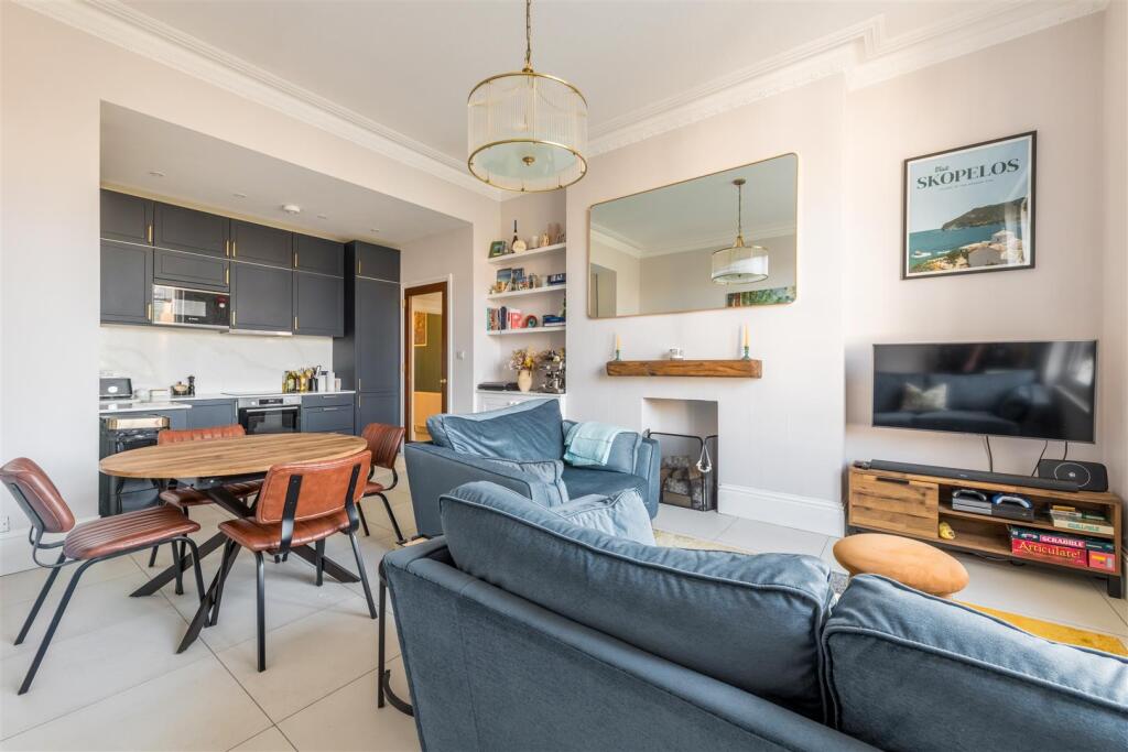 Flat 10, Grand Avenue Mansions-14.jpg