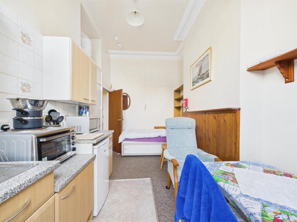 10 - Manor Park Redlenad.jpg