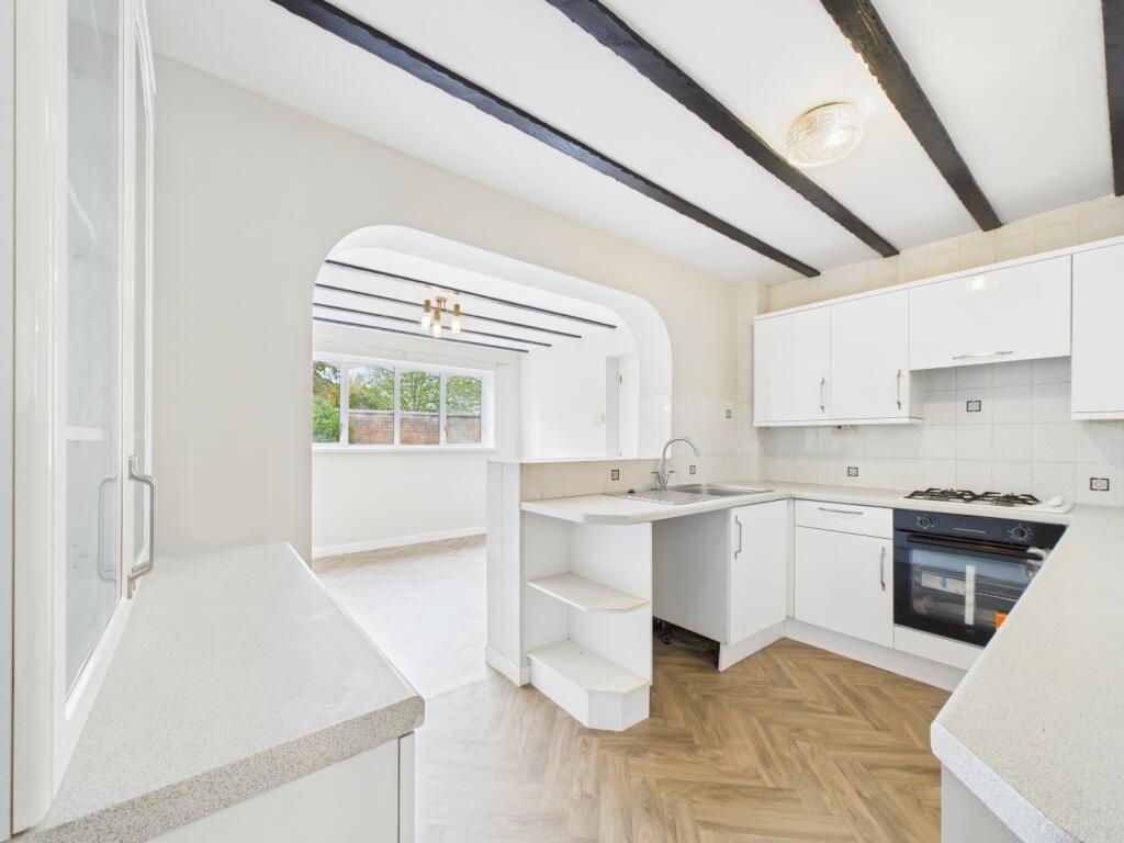 CAM02023G0-PR0178-STILL012