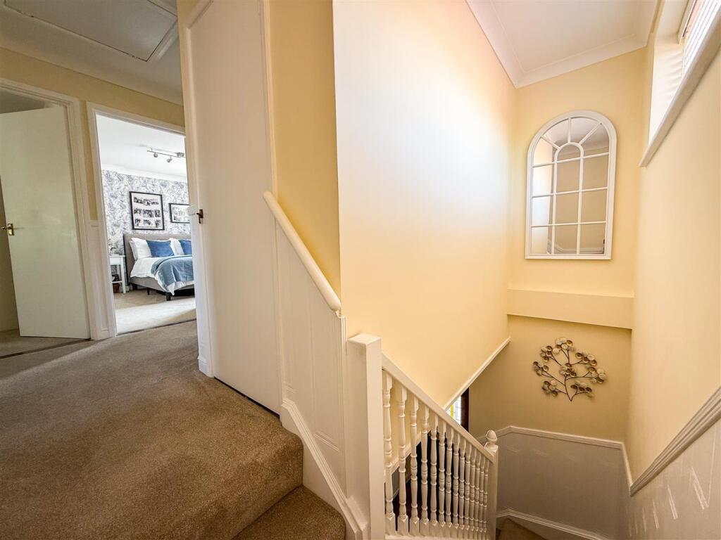 FIRST FLOOR LANDING