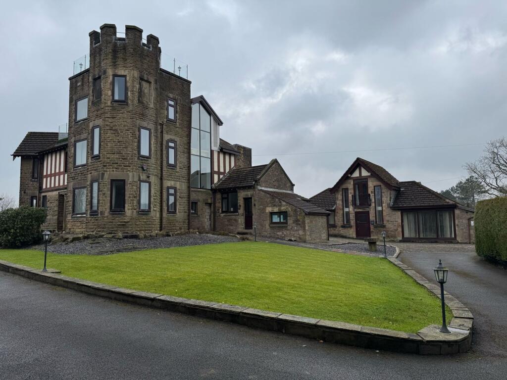 CASTLE MANOR