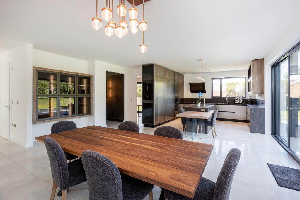 Kitchen / Dining