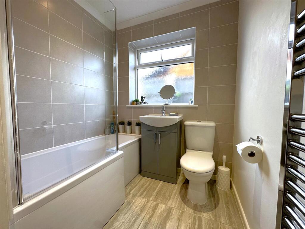 Modern Bathroom 8643