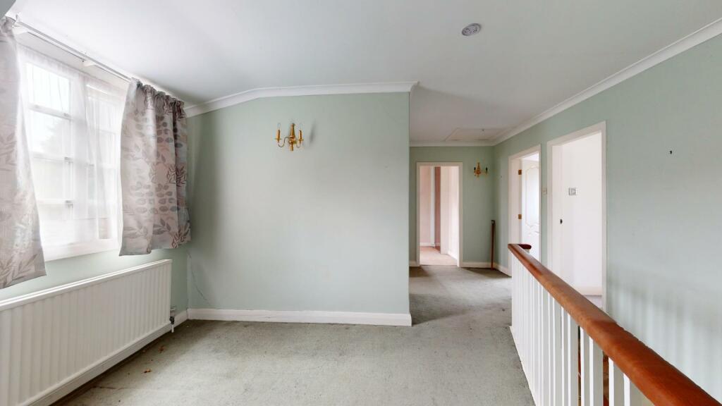 FIRST FLOOR LANDING