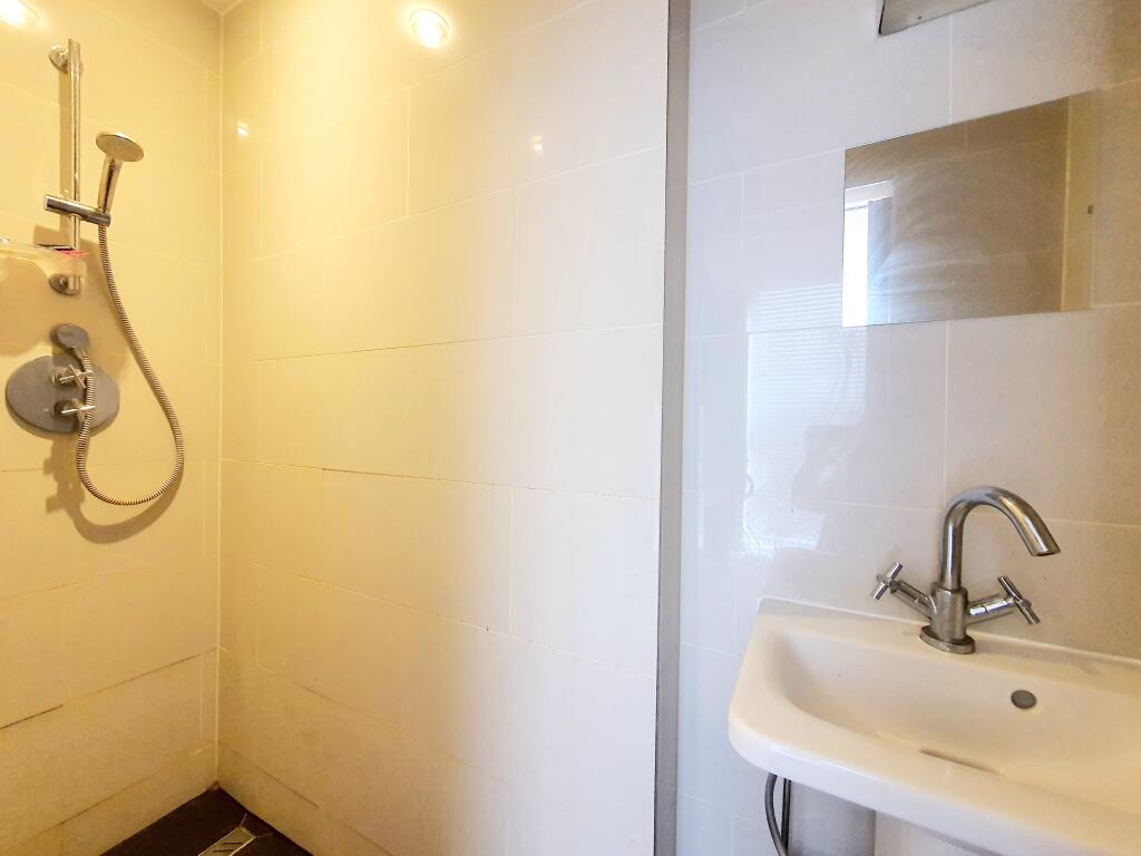 En-suite Shower