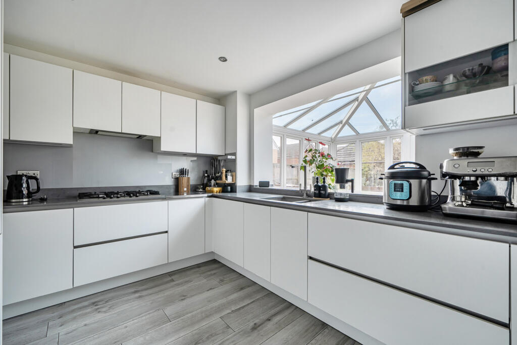 1393839-18-694944...