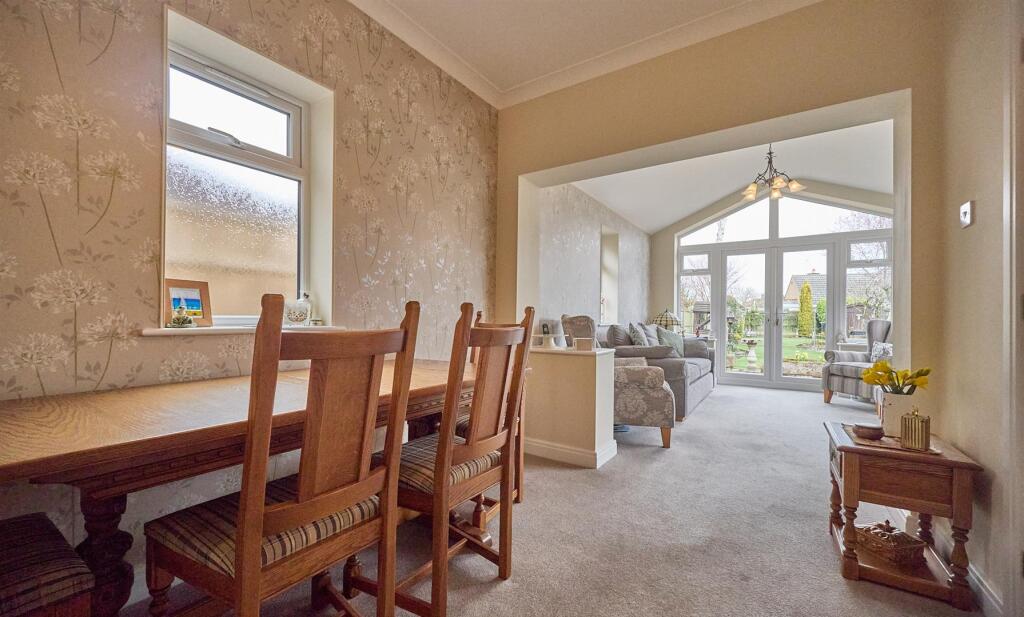 Living dining room to rear