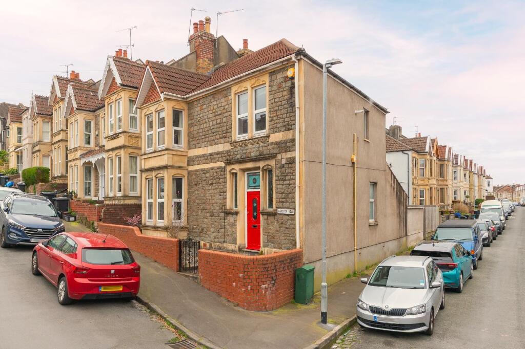 4M1RKE - External E.jpg