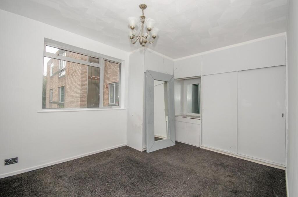 Bedroom 1.jpg