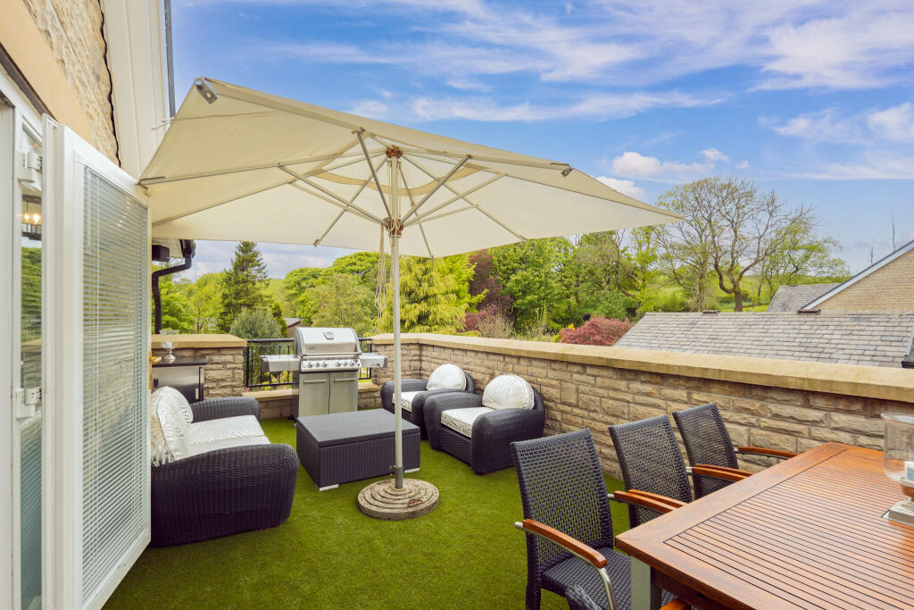 The penthouse, the Ryddings Birtle Road BL9 6UT-00