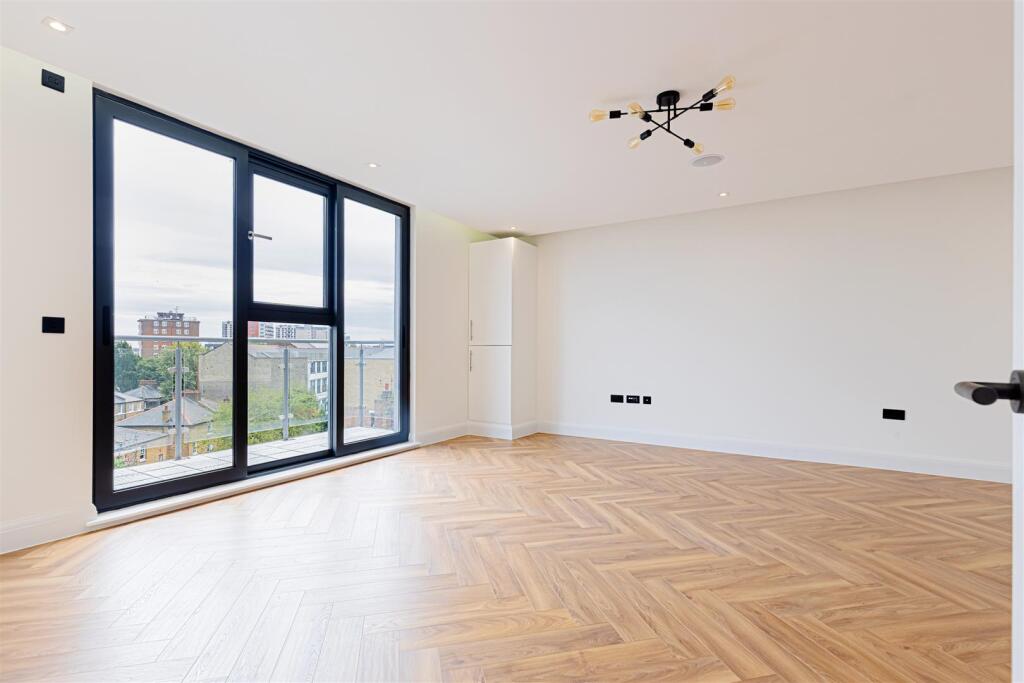 eninsula Court (6).jpg