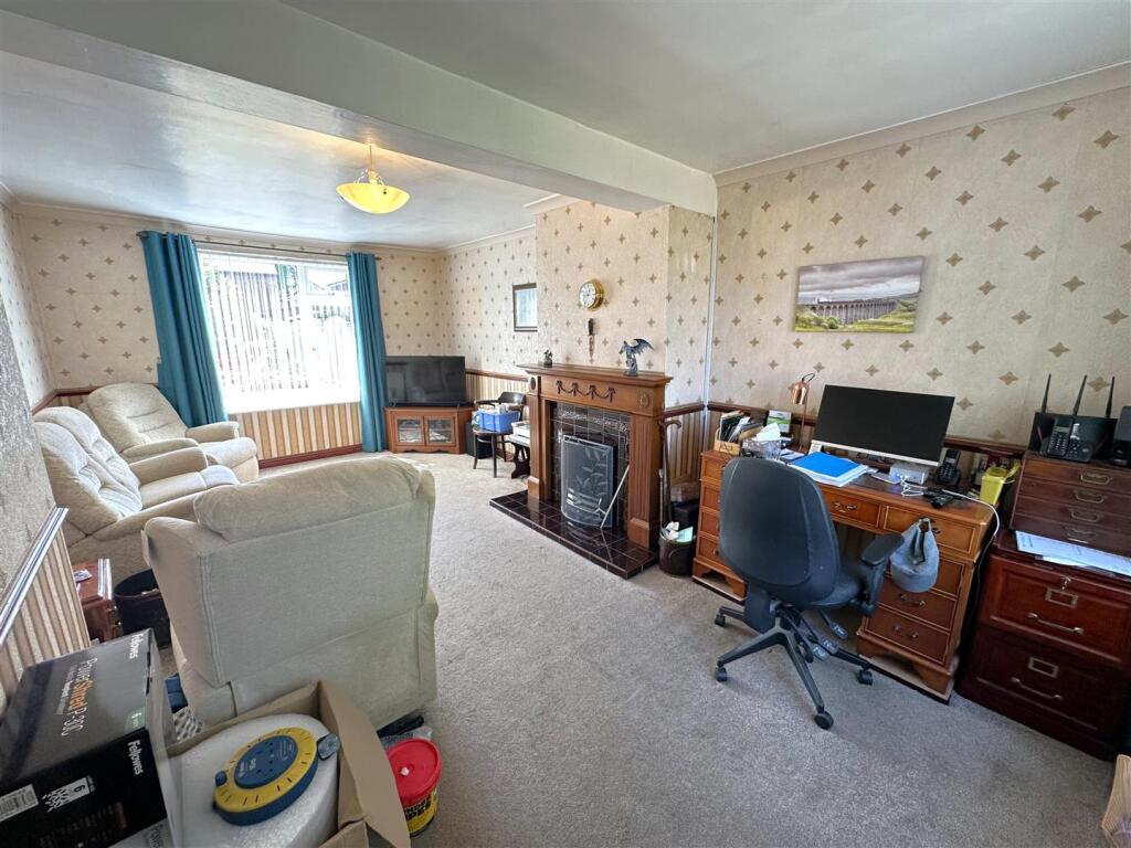 Generous Lounge/Diner 349