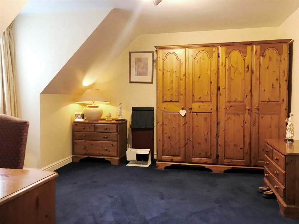 Bed 3.JPG