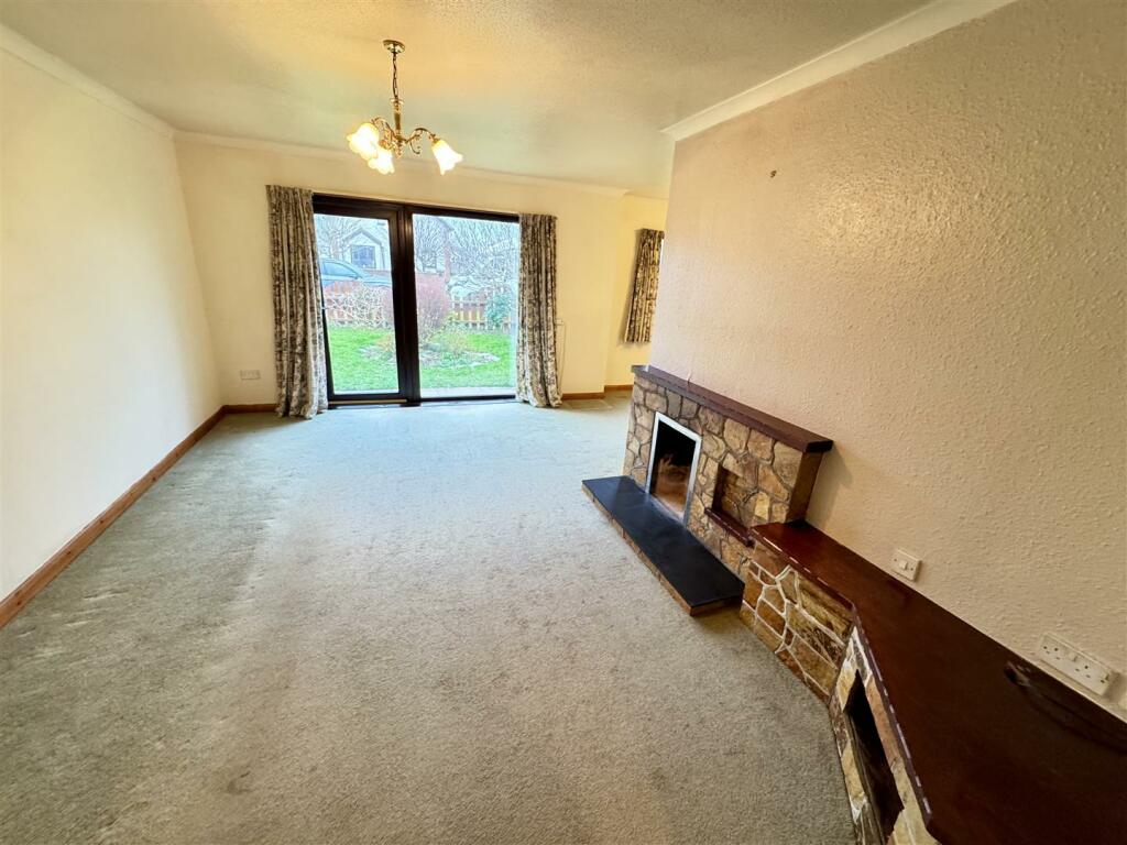 OPEN PLAN DINING ROOMLIVING AREA