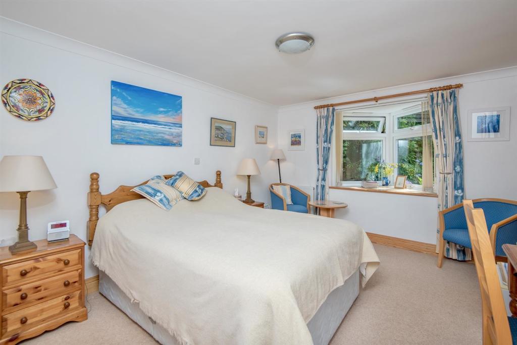Guest Bedroom 1.jpg